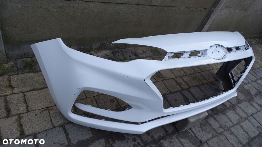 hyundai i20 ii lift - zderzak przedni - 2