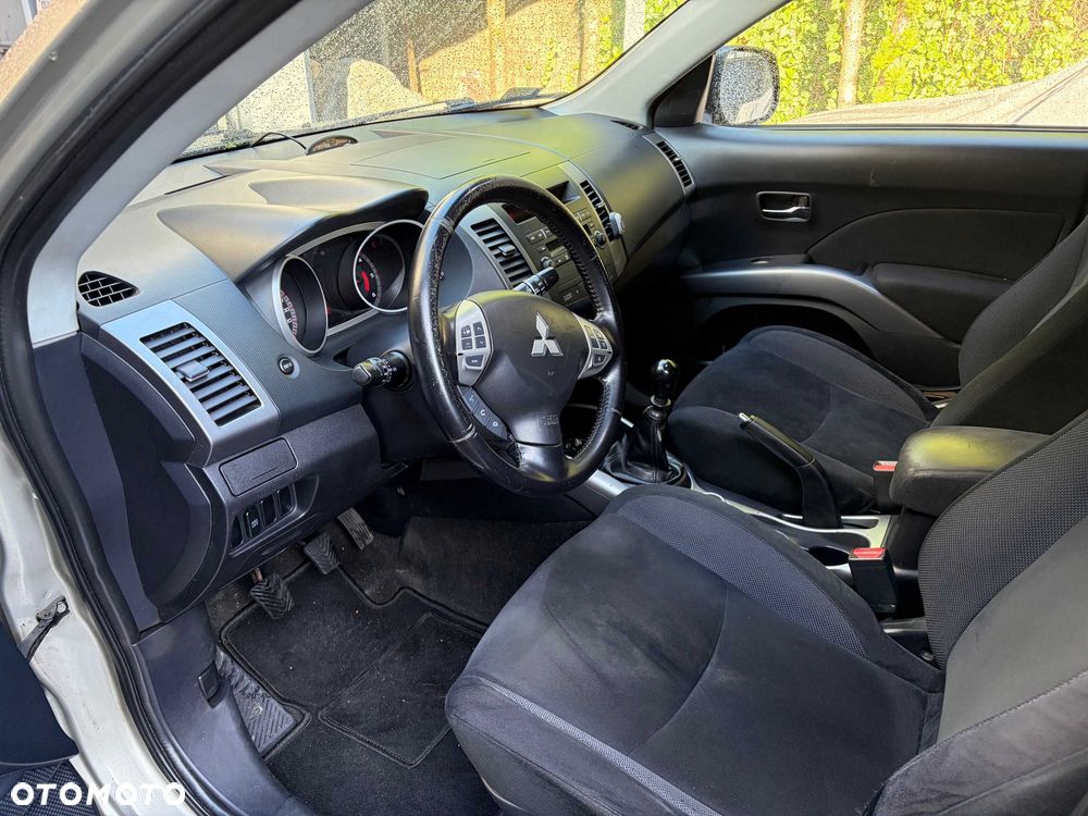 Mitsubishi Outlander - 8