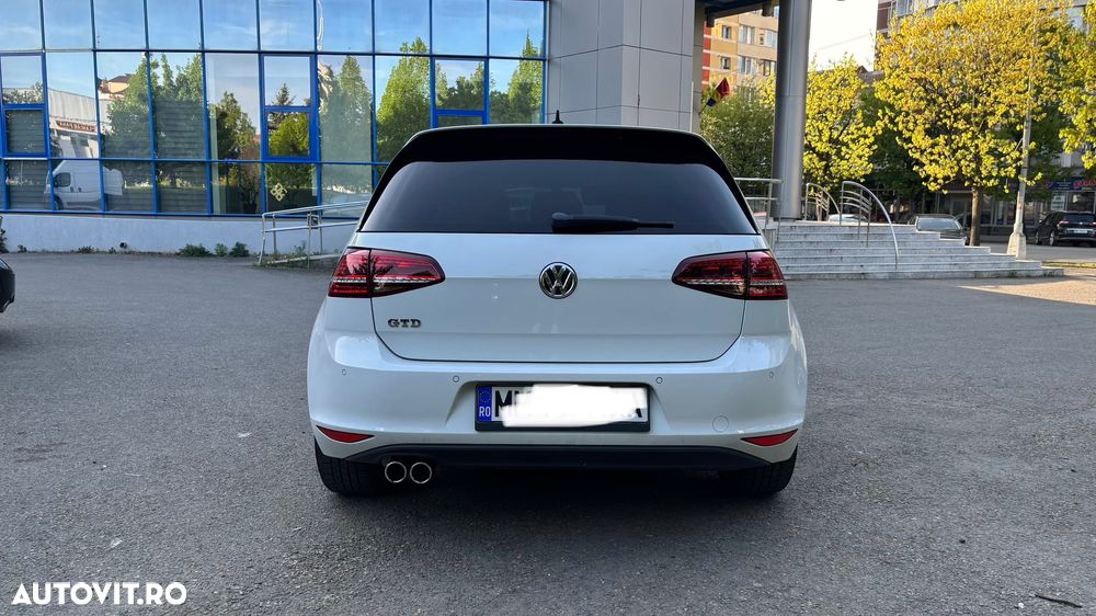 Volkswagen Golf - 5