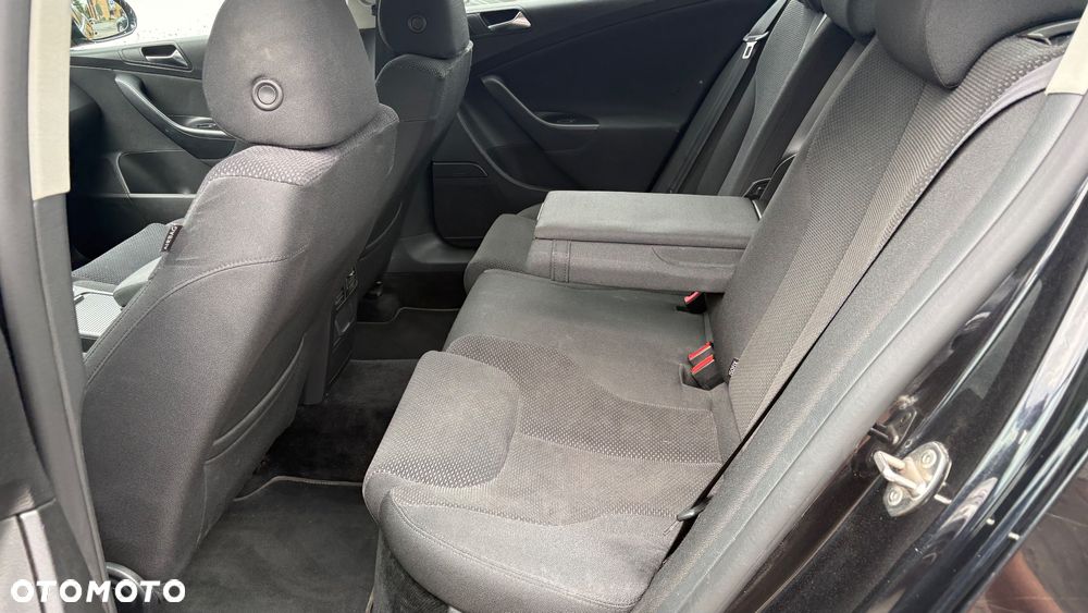 Volkswagen Passat 2.0 TDI Comfortline DSG - 24