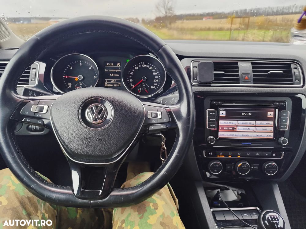 Volkswagen Jetta 2.0 TDI Comfortline - 2