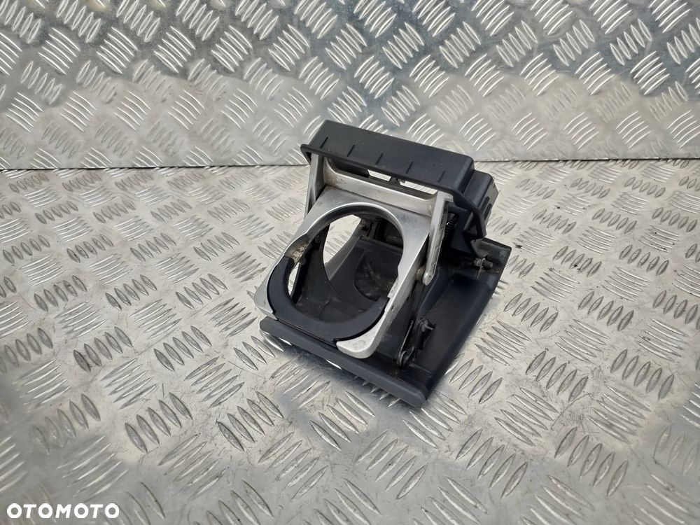 UCHWYT NA KUBEK SCANIA - 1