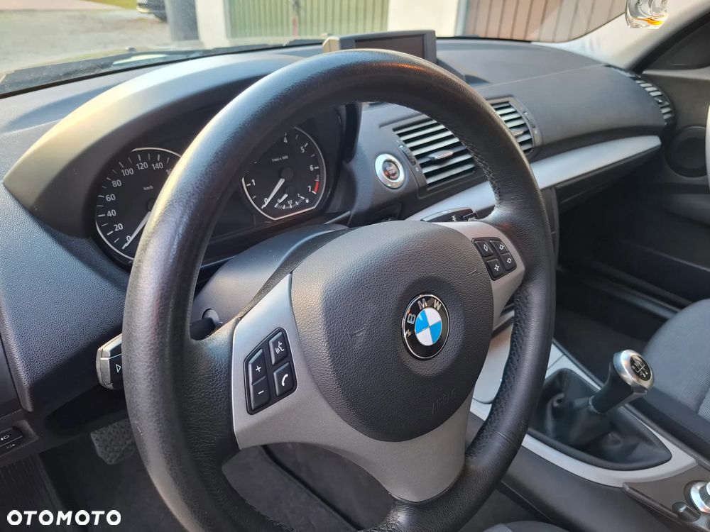 BMW Seria 1 - 25