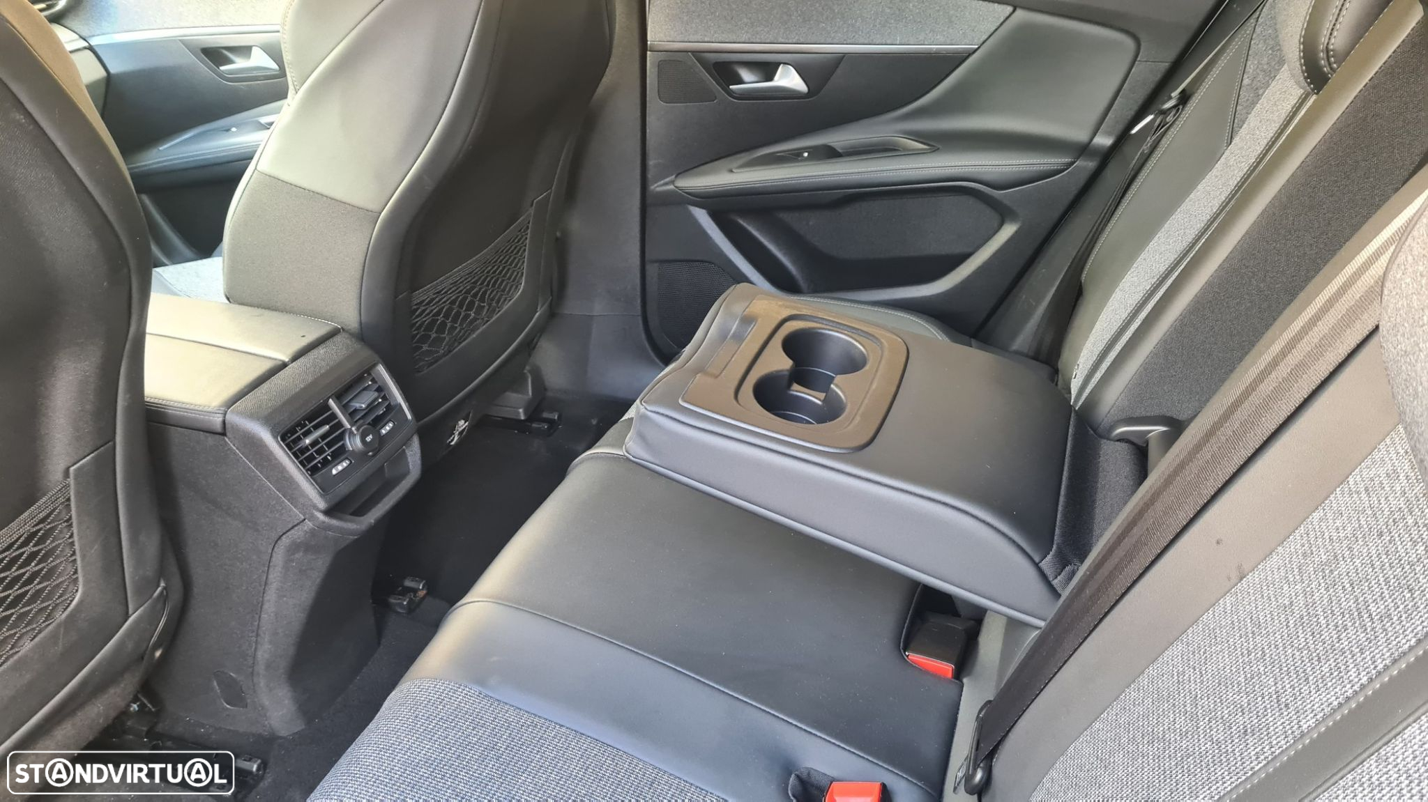 Peugeot 3008 1.5 BlueHDi Allure EAT8 - 52