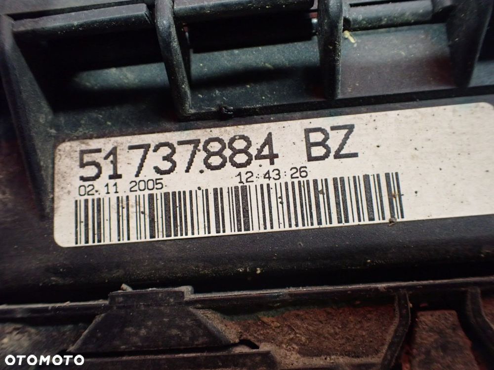 SKRZYNKA BEZPIECZNIKÓW FIAT GRANDE PUNTO - 6