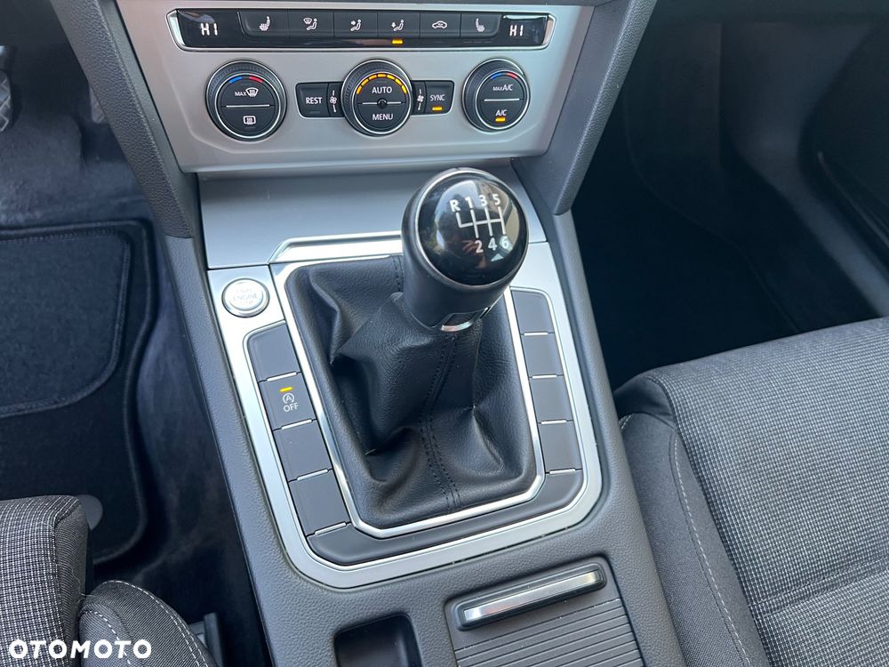 Volkswagen Passat - 23