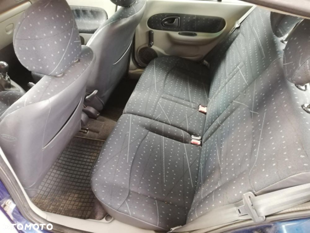 Renault Clio 1.2 16V Emotion - 8