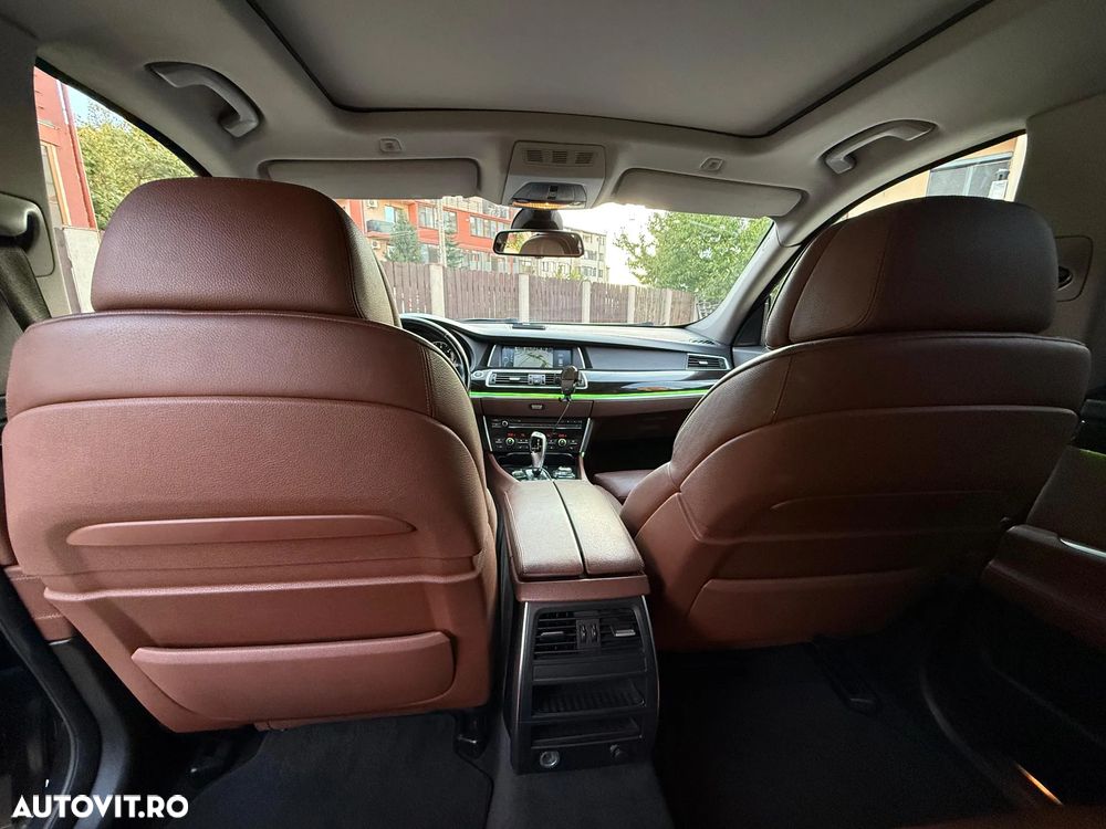 BMW Seria 5 530d xDrive Gran Turismo - 12