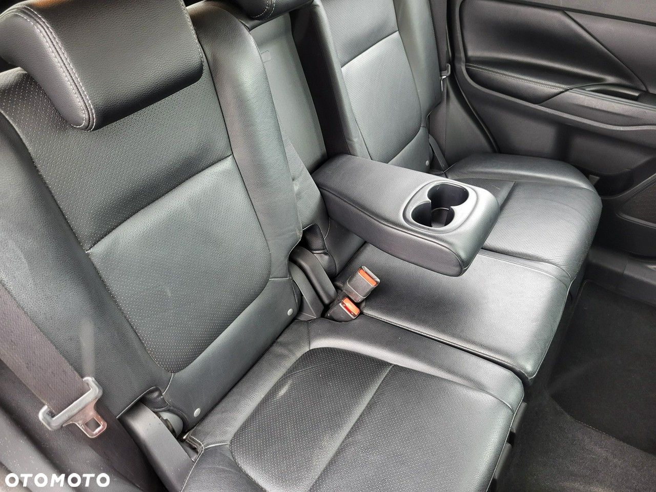 Mitsubishi Outlander - 25