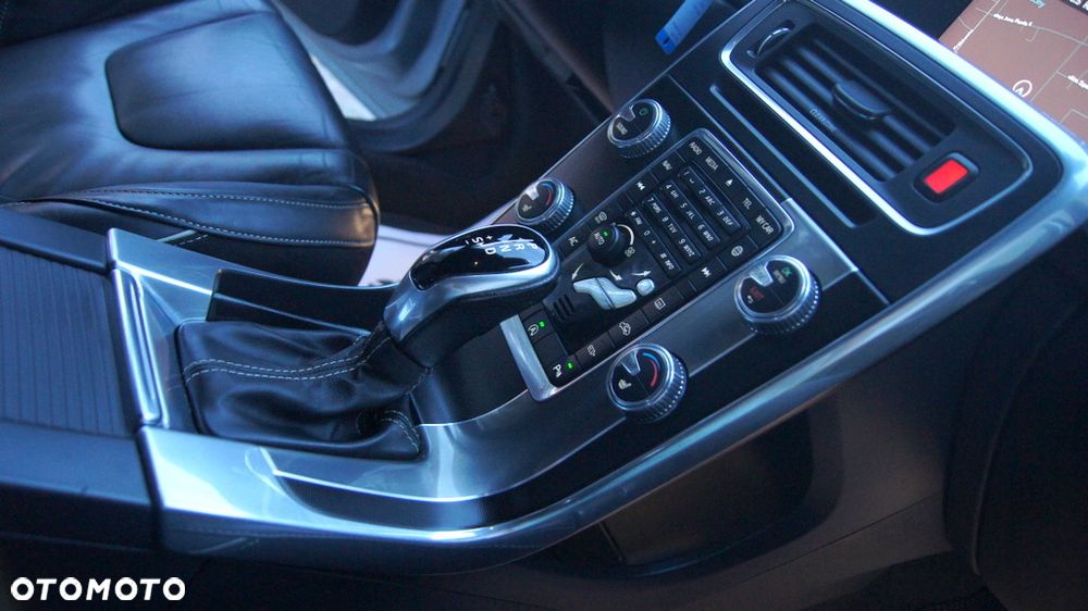 Volvo V60 D3 R-Design - 31