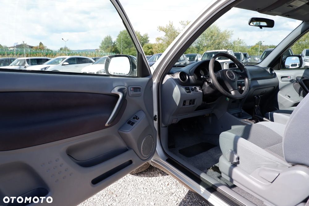 Toyota RAV4 D-4D 4x4 - 22