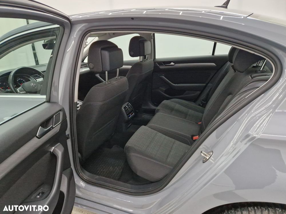 Volkswagen Passat - 4
