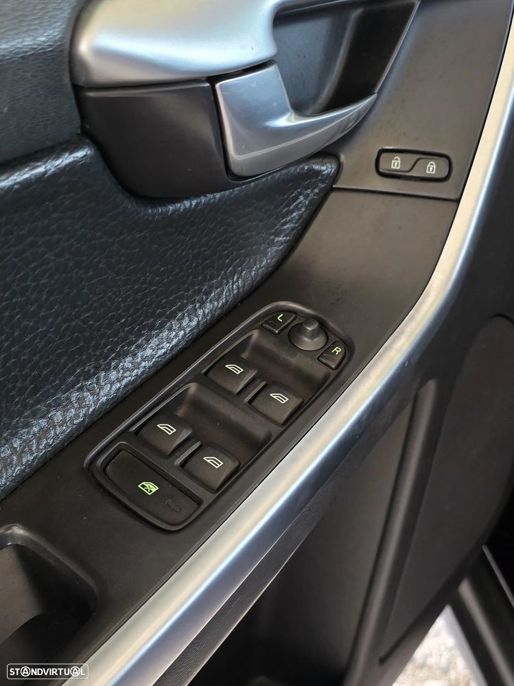 Volvo XC 60 2.4D AWD Aut. Summum - 24