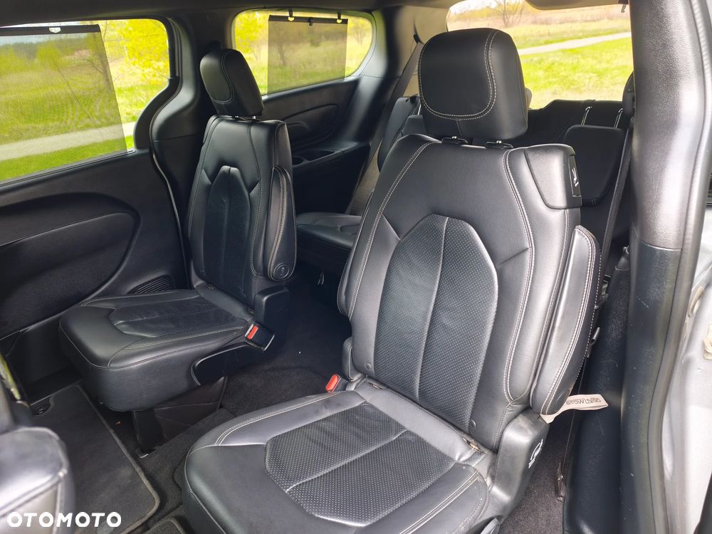 Chrysler Pacifica - 31