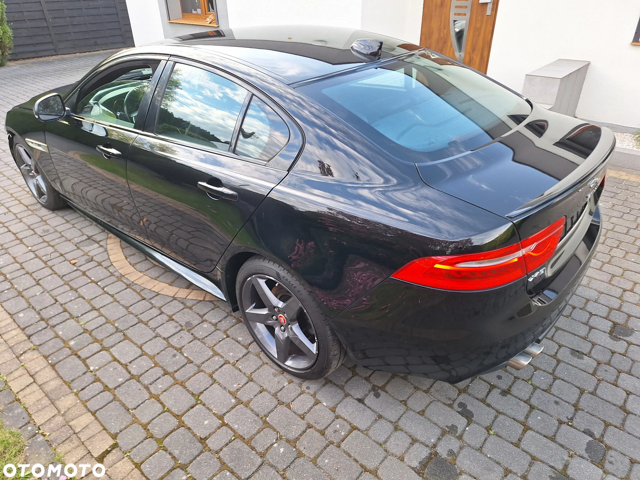 Jaguar XE 2.0 D R-Sport - 6
