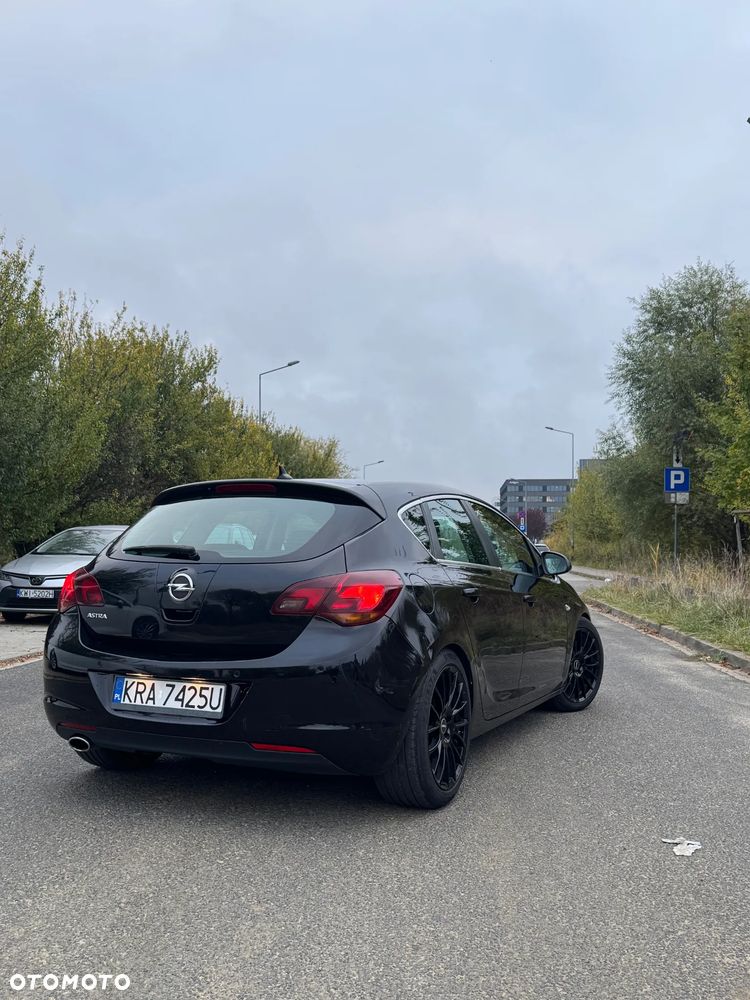Opel Astra 2010 photo 3