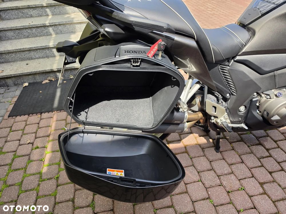 Honda VFR - 17