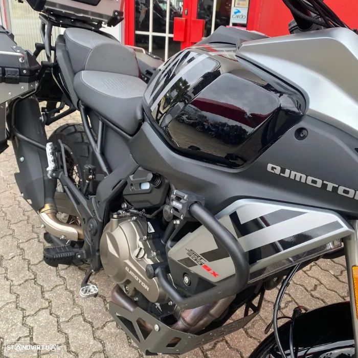 QJ Motor SRT 600SX com 6 anos de garantia + kit de malas original - 6