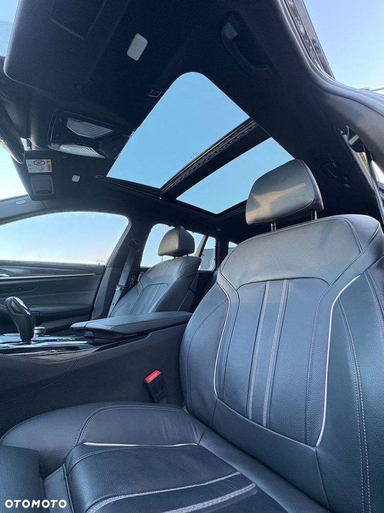 BMW Seria 5 530d xDrive mHEV - 15