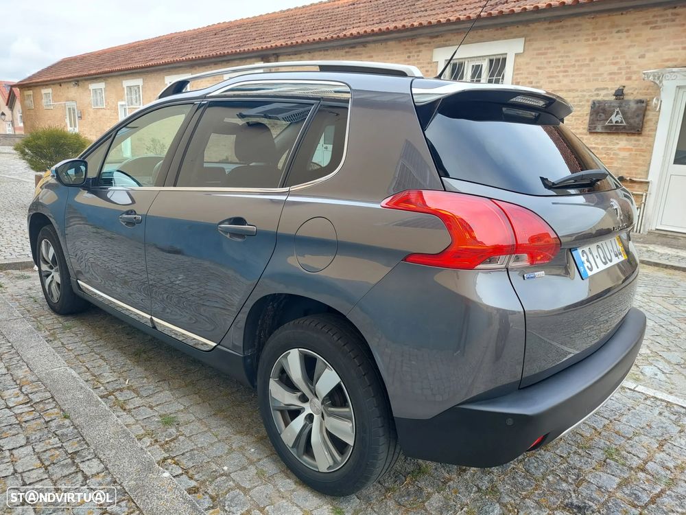 Peugeot 2008 1.2 PureTech Allure - 5