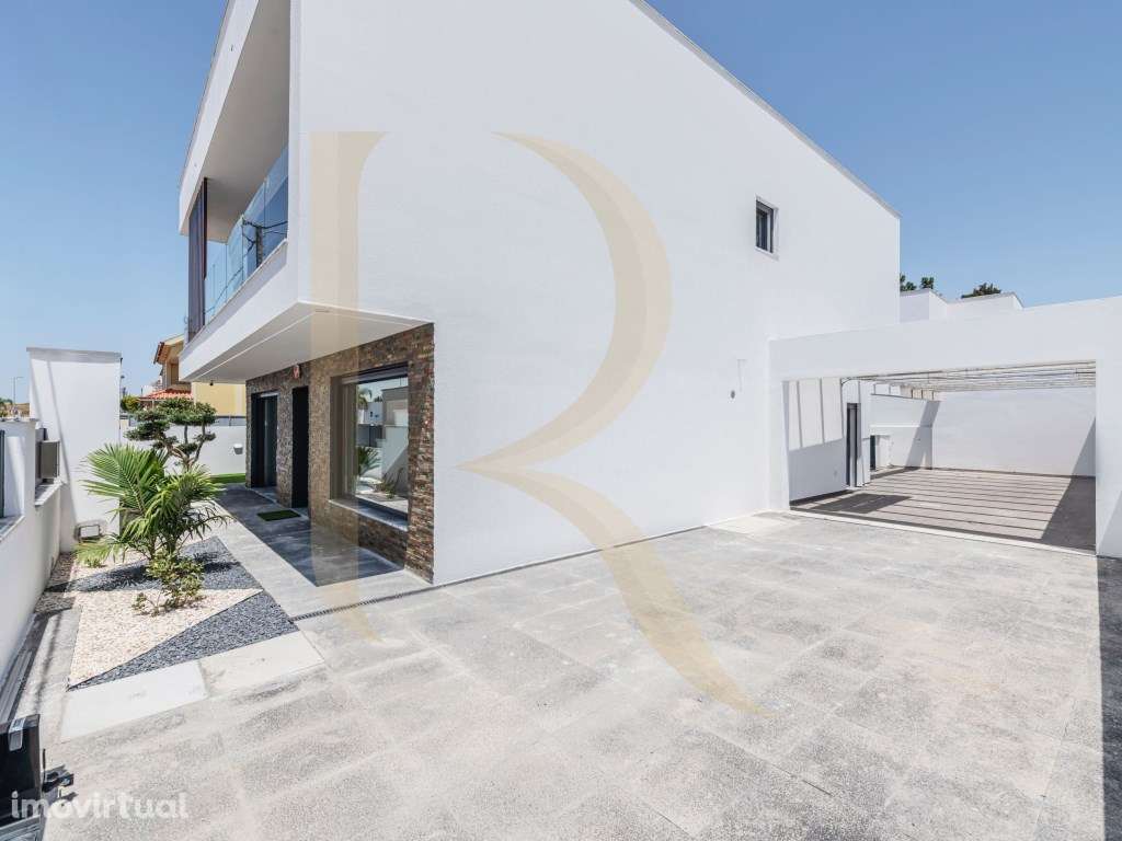 Moradia nova isolada T4 com piscina em Quinta de Valadares - Corroios - Grande imagem: 4/20