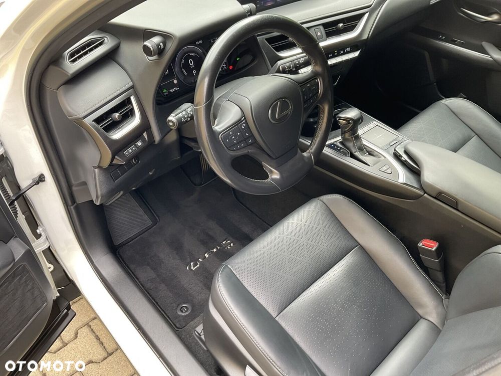 Lexus UX - 20