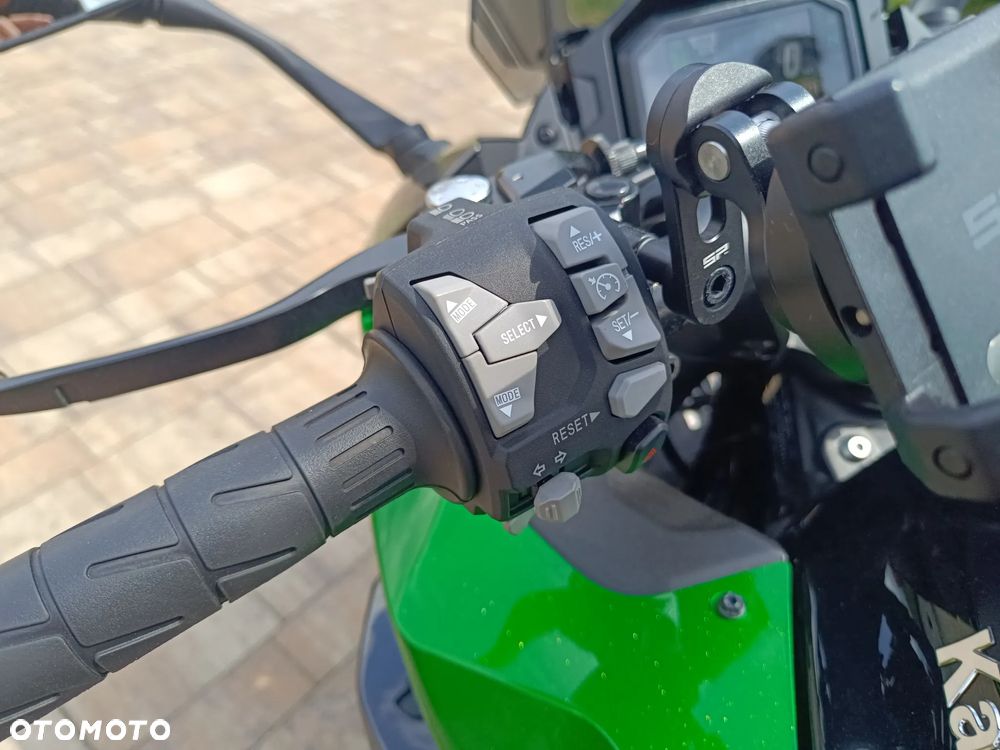 Kawasaki Ninja 1000 SX - 34
