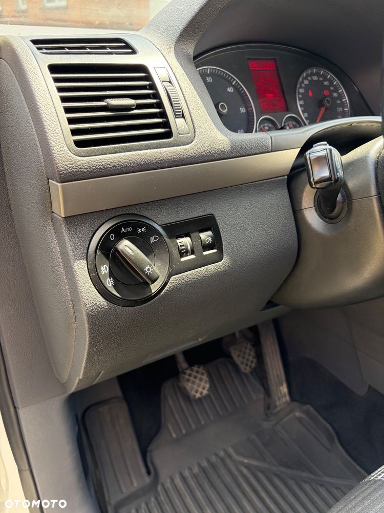 Volkswagen Touran 1.9 TDI DPF R-Line Edition - 14