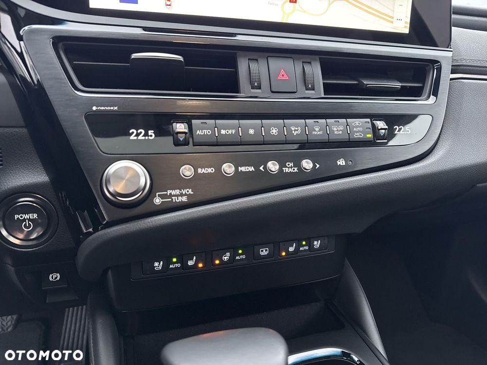 Lexus ES 300h Prestige - 24