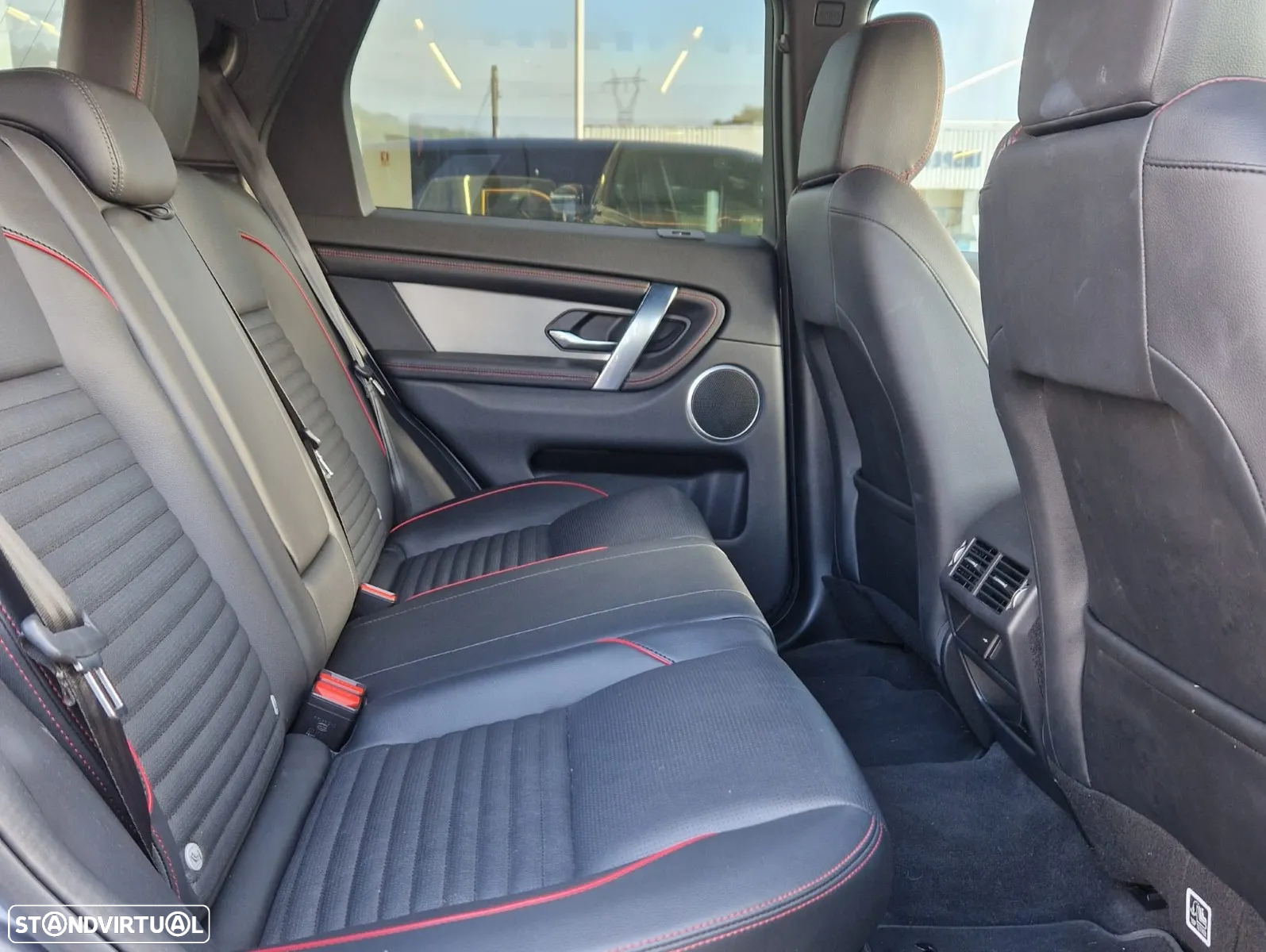 Land Rover Discovery Sport 1.5 I3 P300e AWD R-Dynamic S - 10