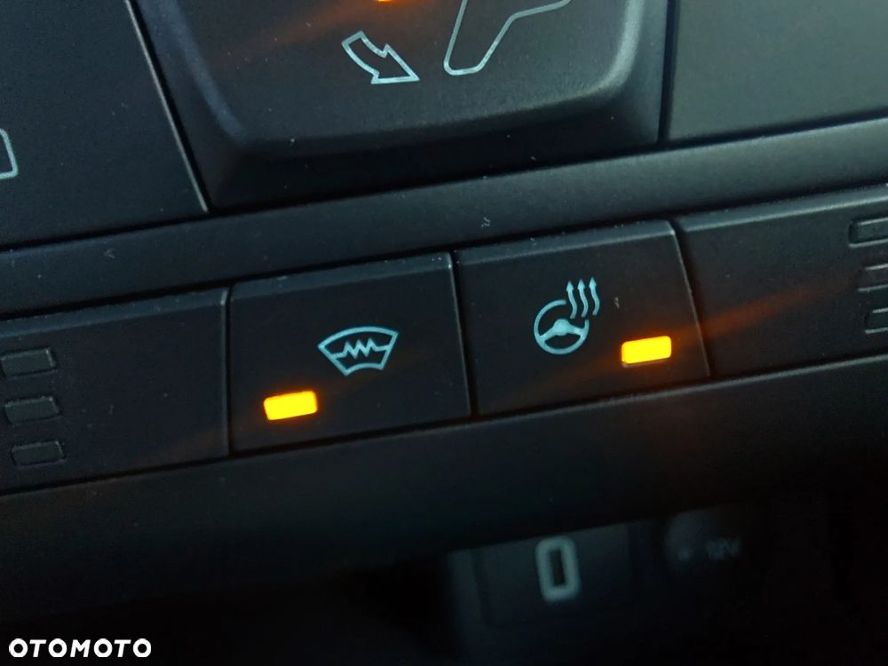 Ford Focus 1.0 EcoBoost Hybrid ST-LINE - 34