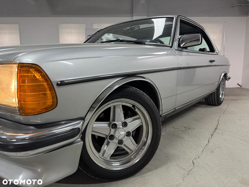 Mercedes-Benz W123 - 18