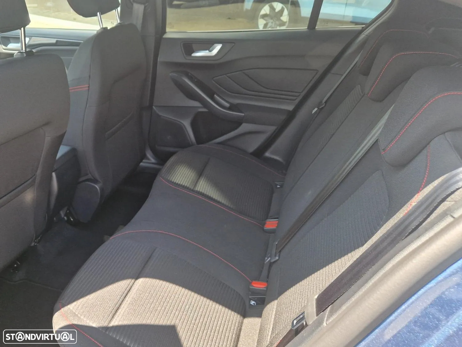 Ford Focus 1.0 EcoBoost MHEV ST-Line - 12