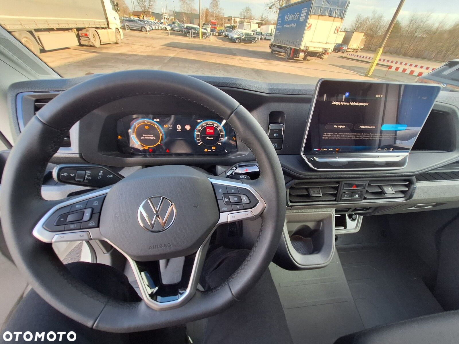 Volkswagen Crafter  35 Furgon z wysokim dachem silnik: 2,0 l EU6 SCR 140 KM / skrzynia biegów: Przedni napęd automatyczna 8-biegowa rozstaw osi: 3640 mm - 14