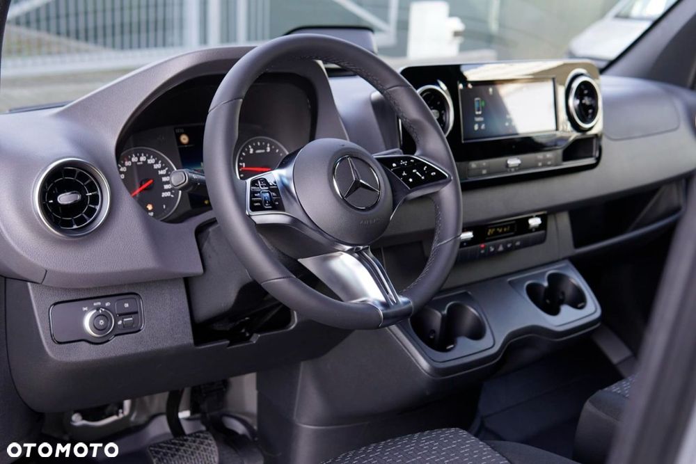 Mercedes-Benz Sprinter - 11