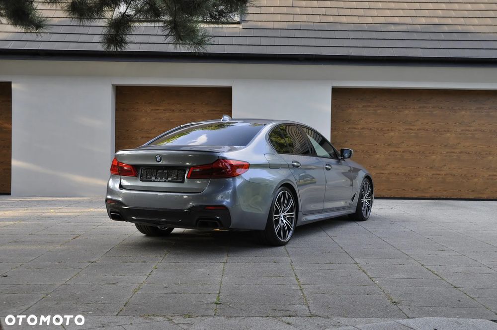 BMW Seria 5 M550i xDrive sport - 15