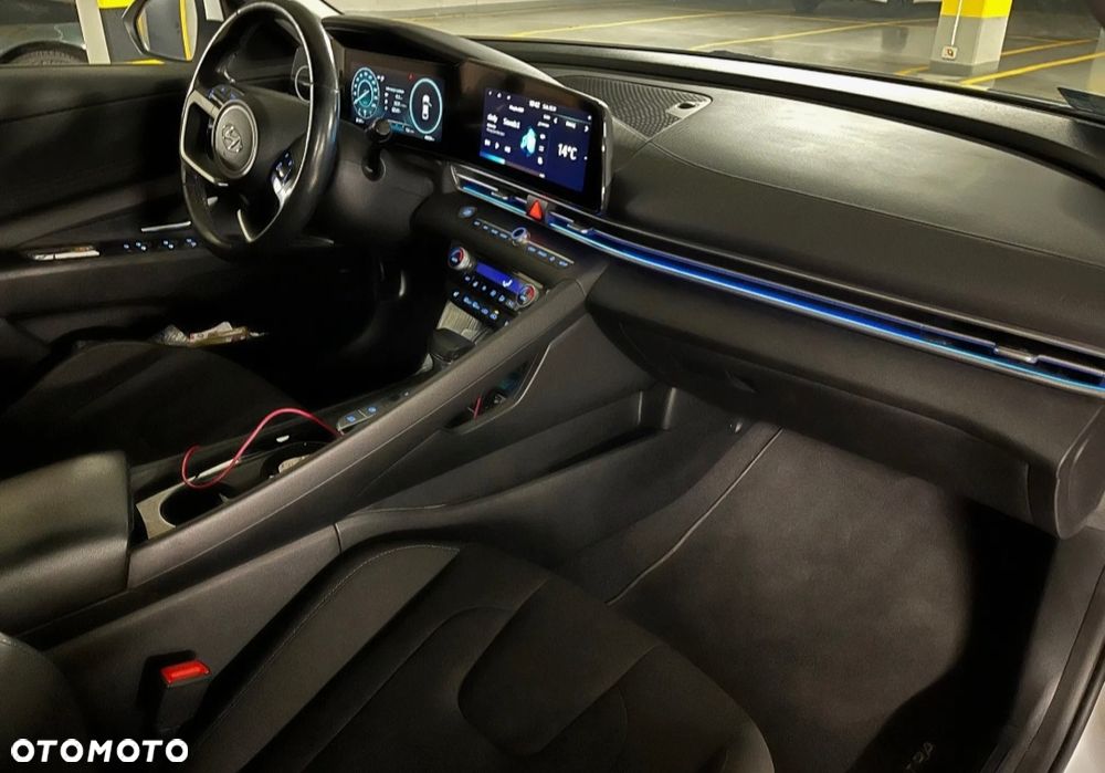 Hyundai Elantra 1.6 Executive CVT - 14