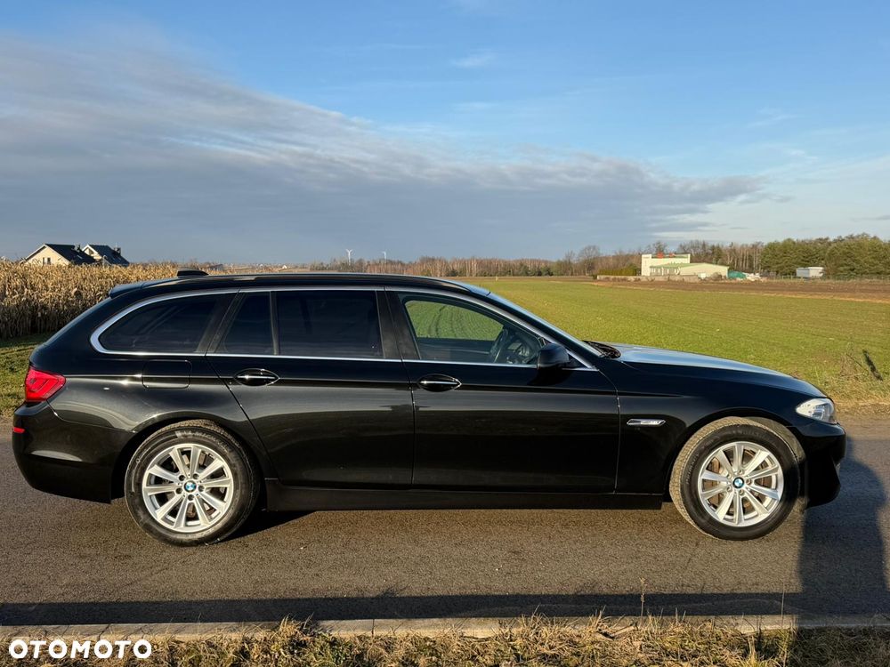 BMW Seria 5 525d xDrive - 4