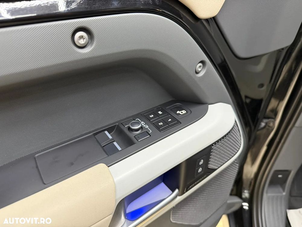 Land Rover Defender - 27