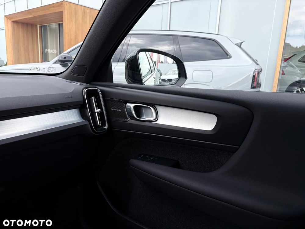 Volvo XC 40 B3 Plus Dark - 17