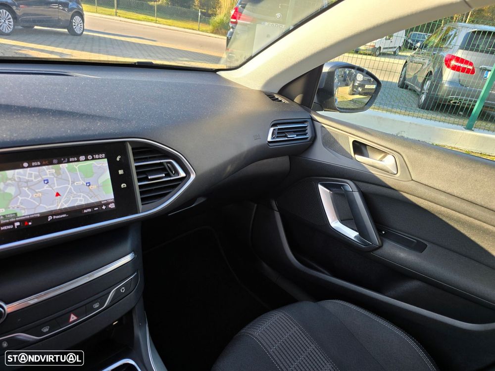 Peugeot 308 1.2 PureTech Allure EAT8 - 38