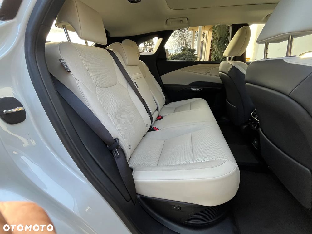 Lexus RX 450h+ Omotenashi - 21