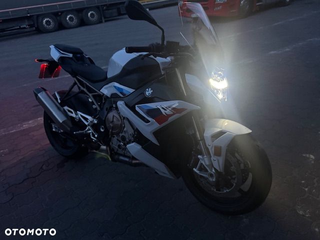 BMW S - 6