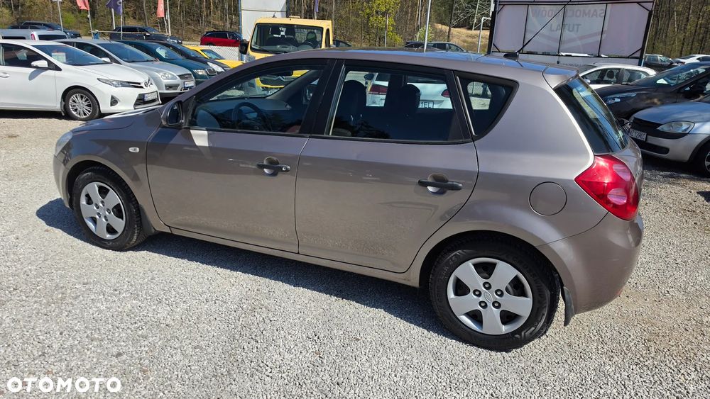 Kia Ceed 1.6 Crdi Comfort - 24