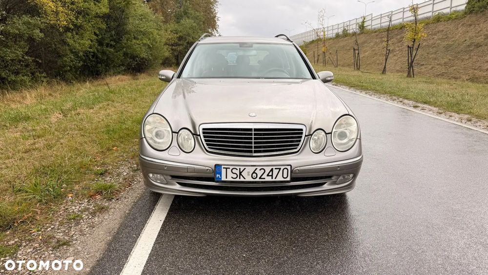 Mercedes-Benz E-Class 2004 photo 2