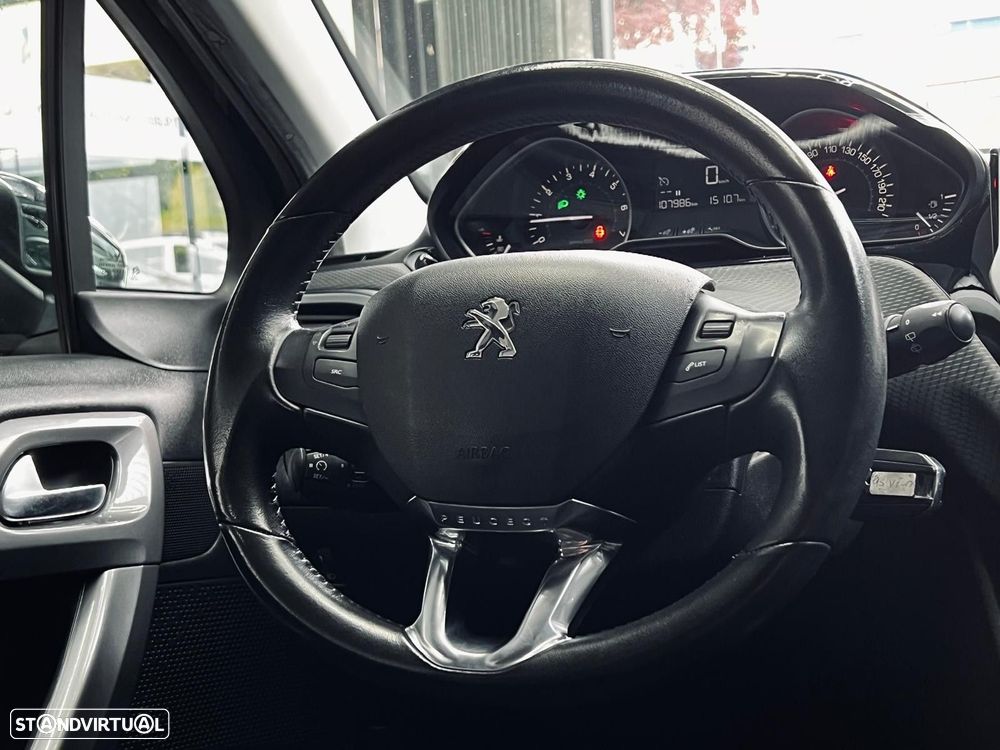 Peugeot 2008 1.2 PureTech Allure - 19