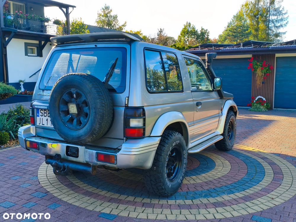 Mitsubishi Pajero - 10