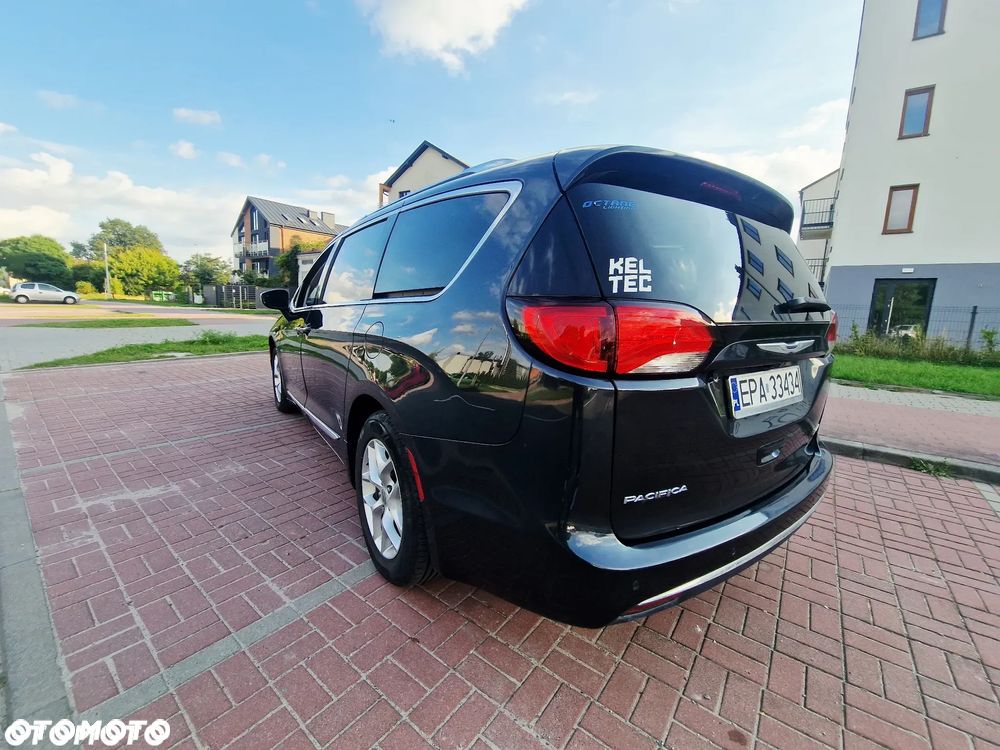 Chrysler Pacifica - 15