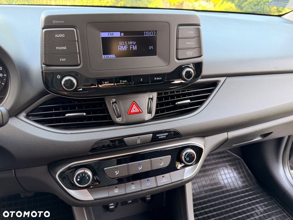 Hyundai i30 1.5 DPI Classic + - 15