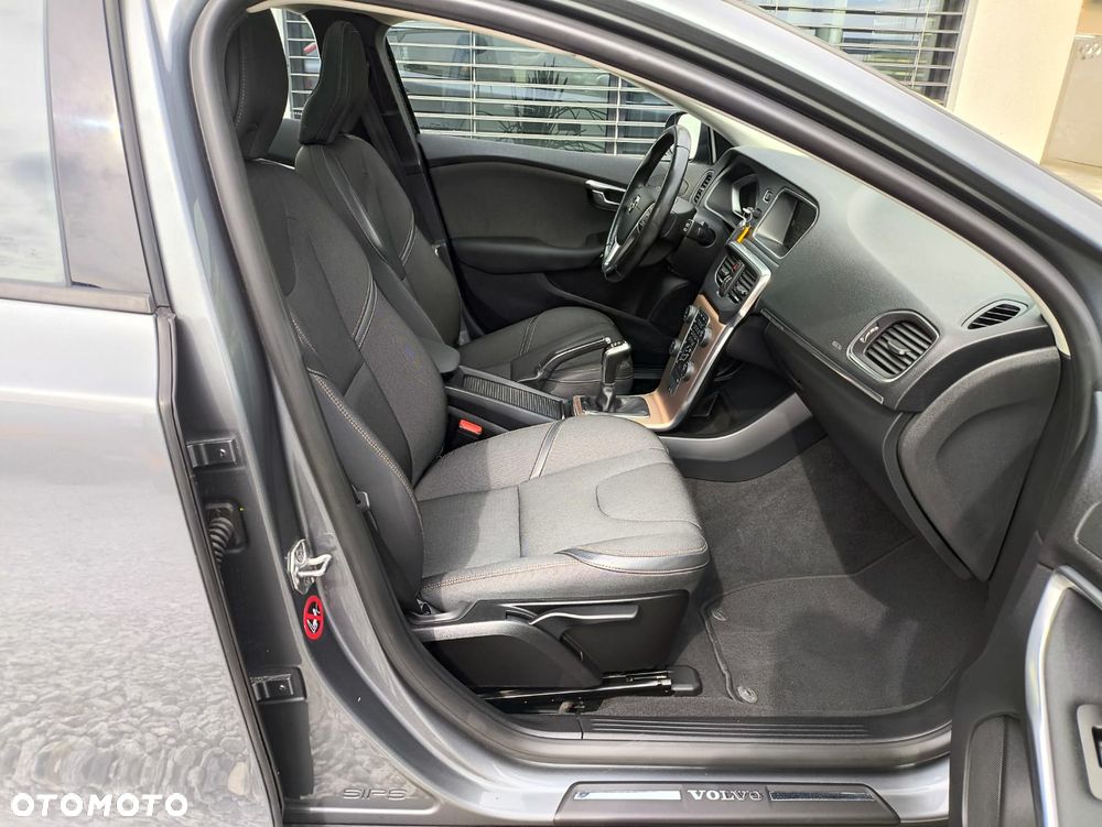Volvo V40 D3 Momentum - 18